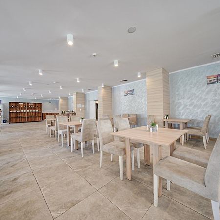 Cinema Hotel Primorsko Esterno foto