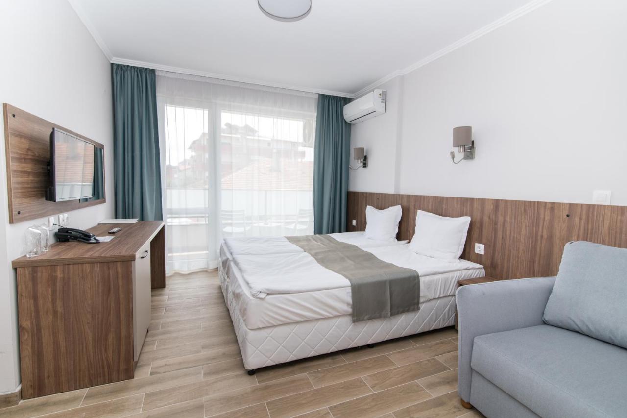 Cinema Hotel Primorsko Esterno foto
