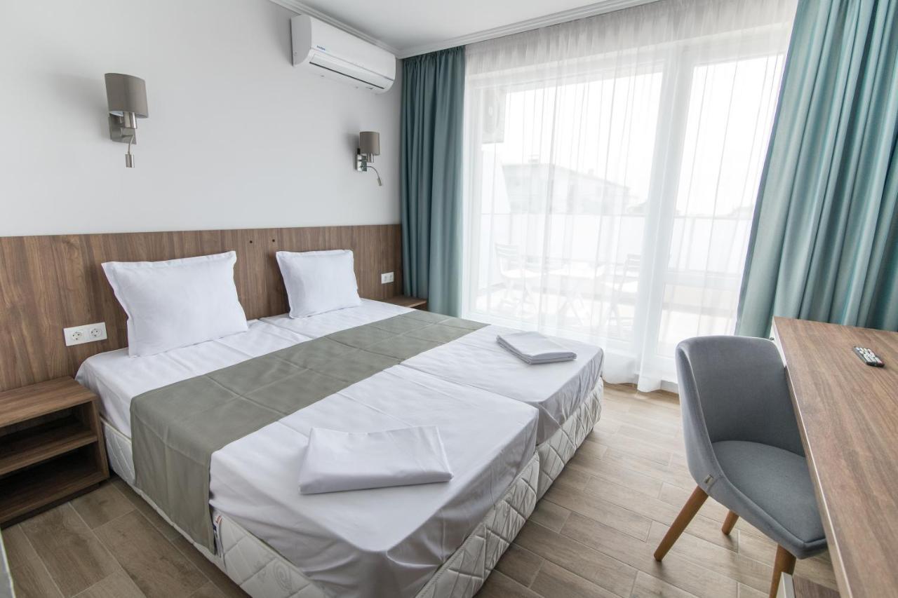 Cinema Hotel Primorsko Esterno foto