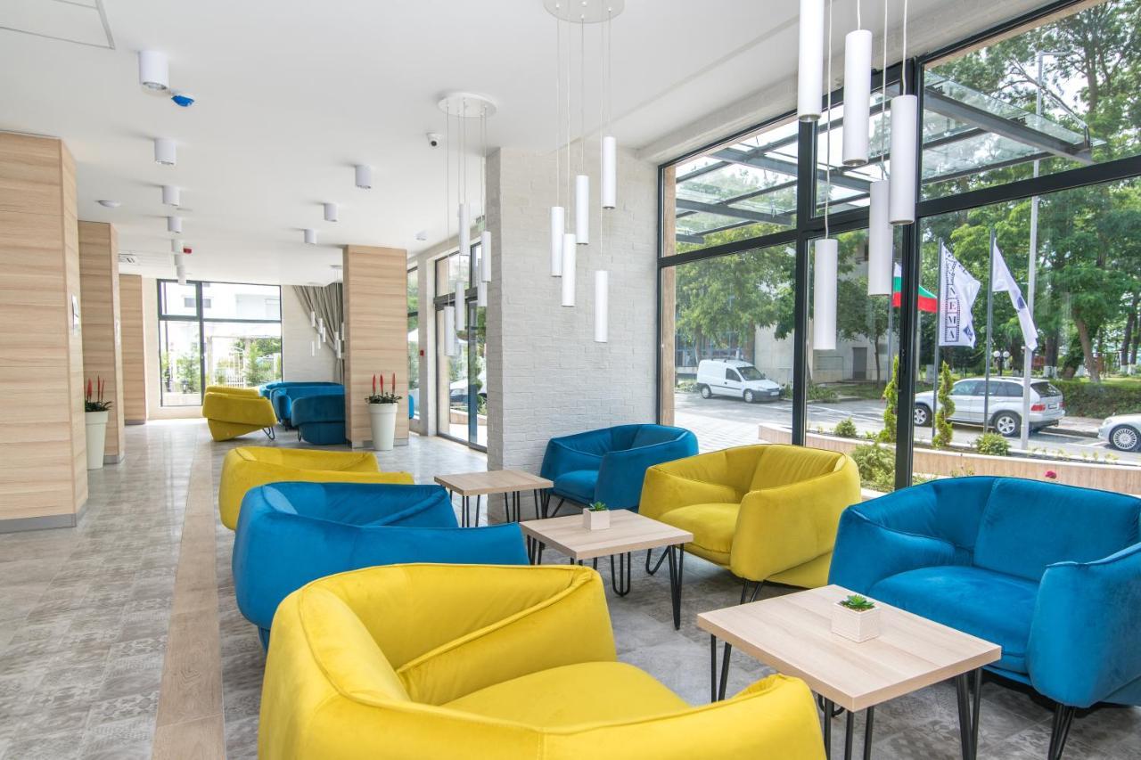 Cinema Hotel Primorsko Esterno foto