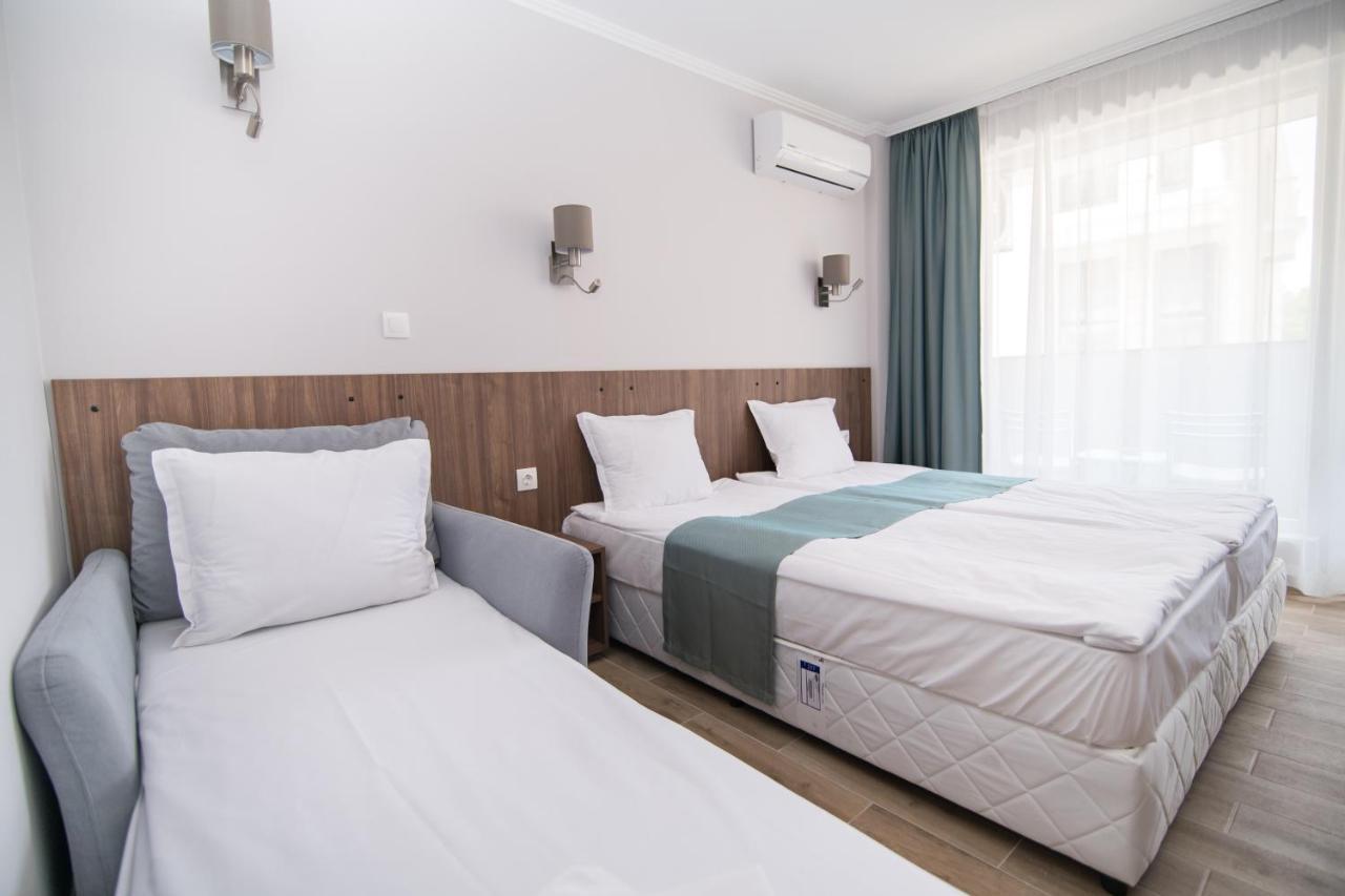 Cinema Hotel Primorsko Esterno foto