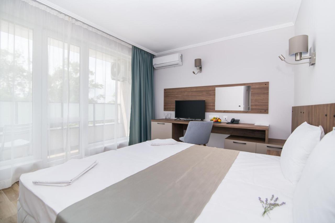 Cinema Hotel Primorsko Esterno foto