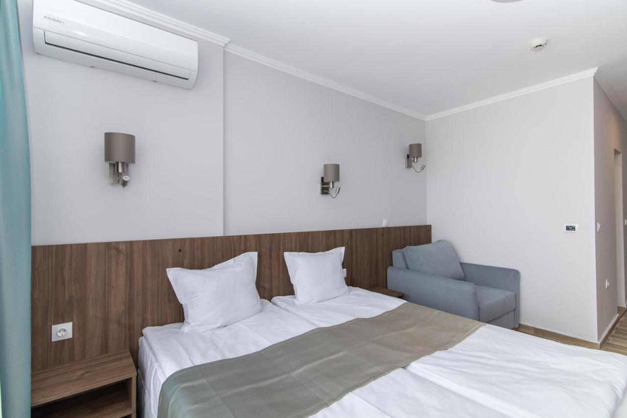 Cinema Hotel Primorsko Esterno foto