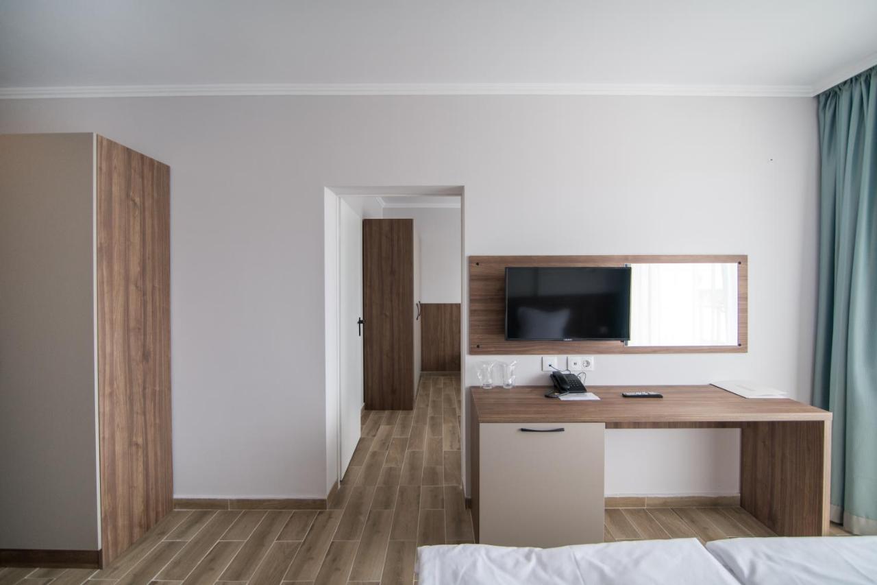 Cinema Hotel Primorsko Esterno foto