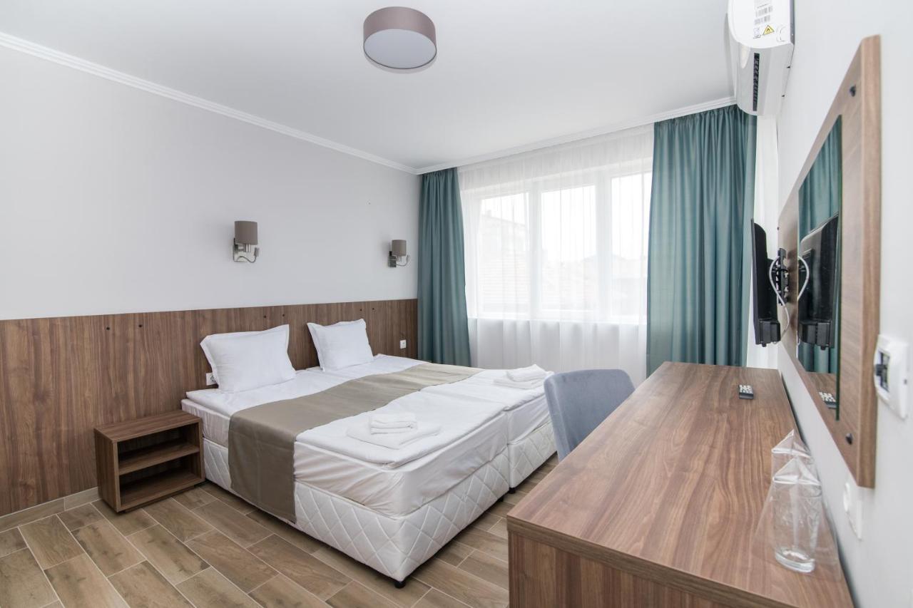 Cinema Hotel Primorsko Esterno foto