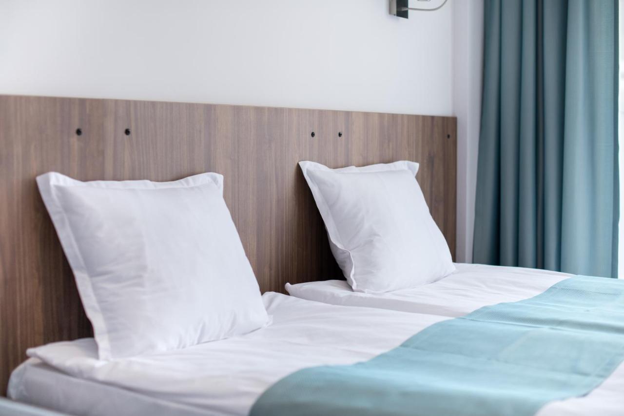 Cinema Hotel Primorsko Esterno foto