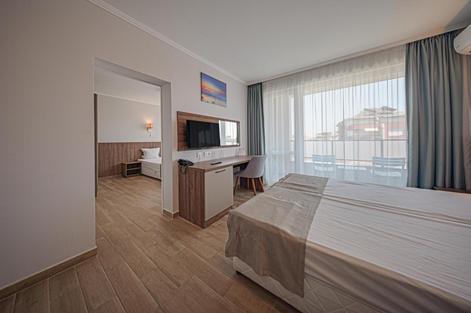 Cinema Hotel Primorsko Esterno foto