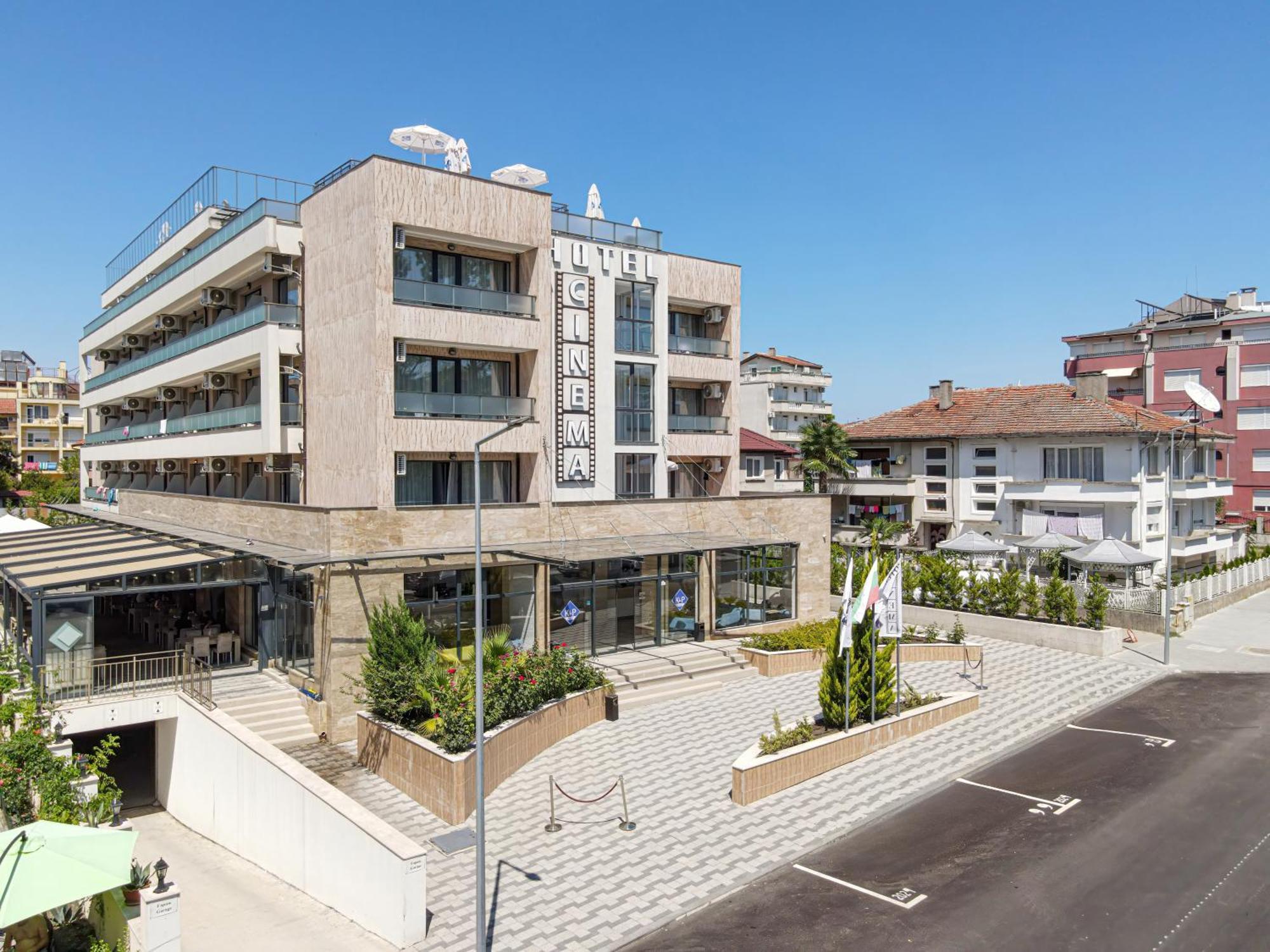 Cinema Hotel Primorsko Esterno foto