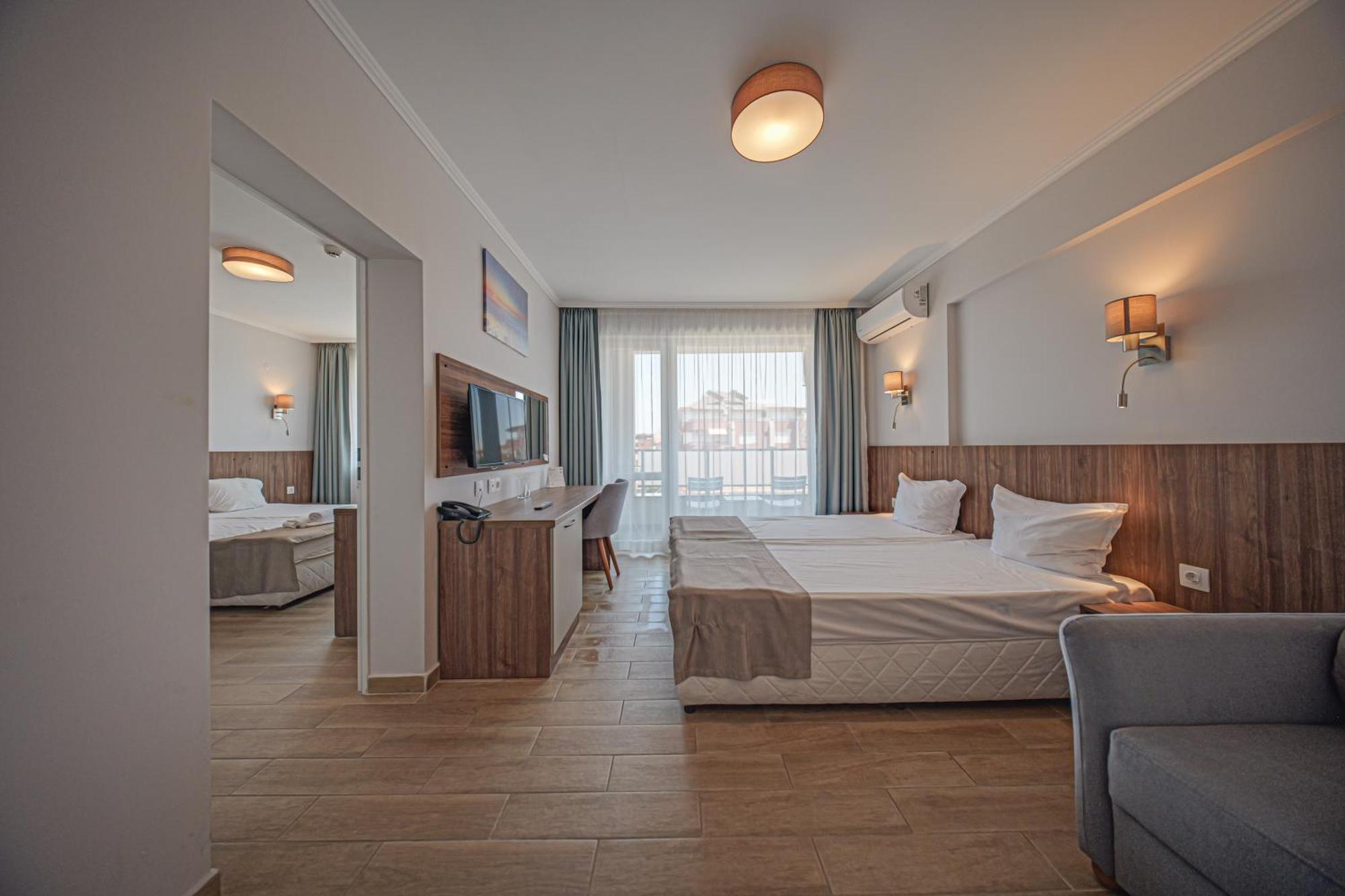 Cinema Hotel Primorsko Esterno foto